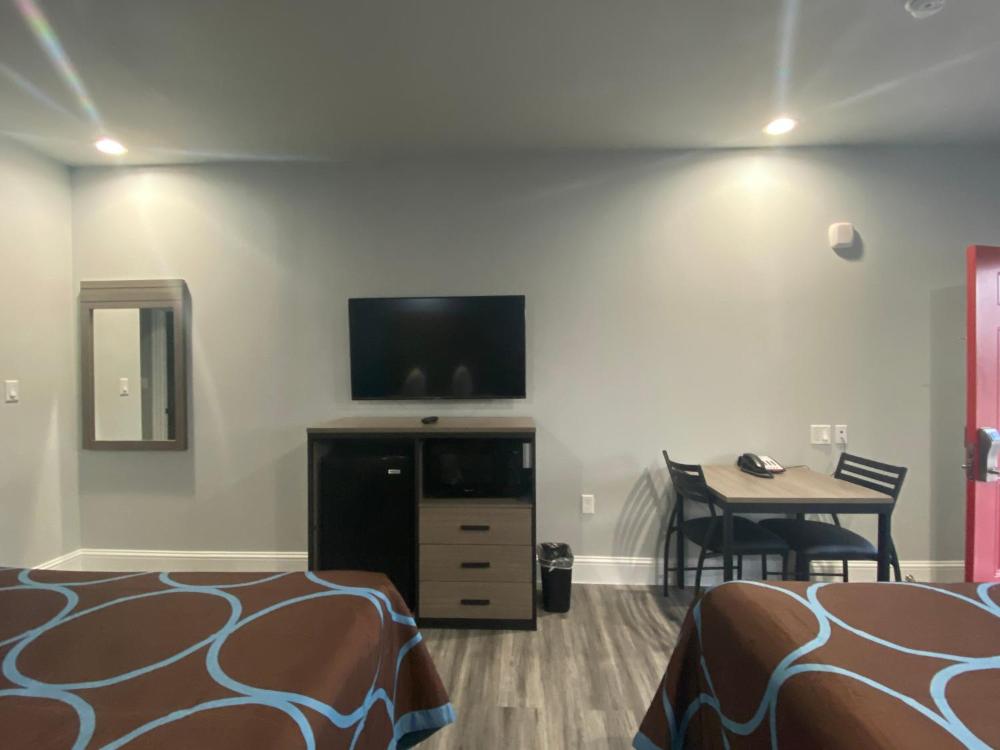 Deluxe Queen Room interior